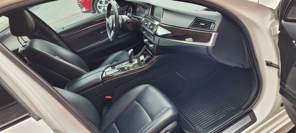2016 BMW 5-Series 528i M Sport Edition photo